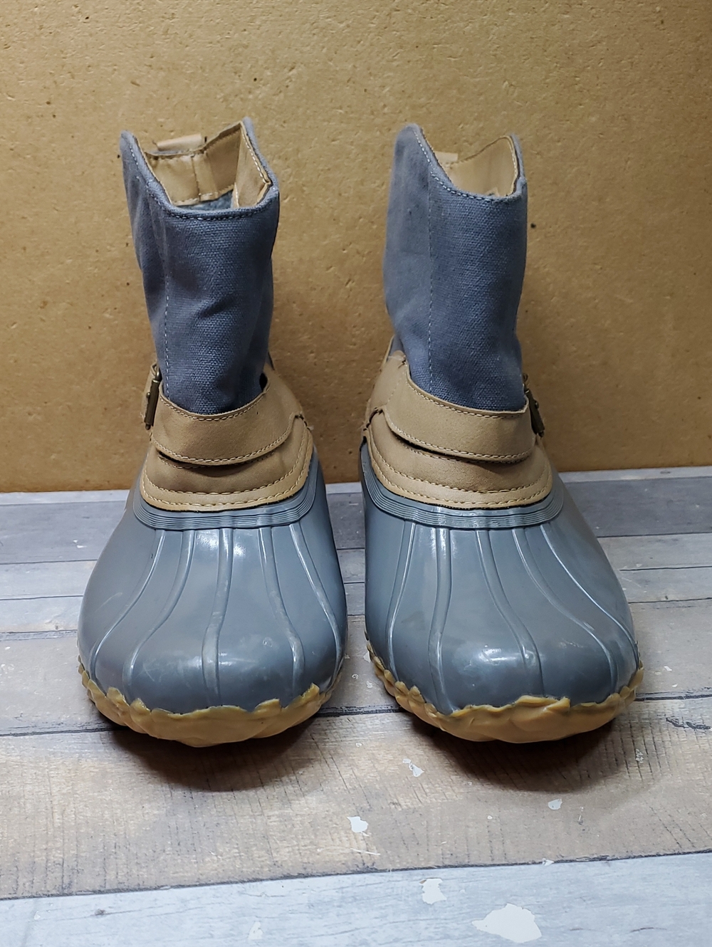 Chooka Women's Gray and Tan Rain Boots Size 8